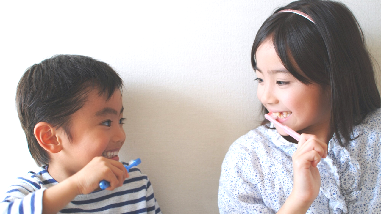 歯磨きをする子供たち- 芦別矯正歯科相談室（旭川・富良野・赤平）